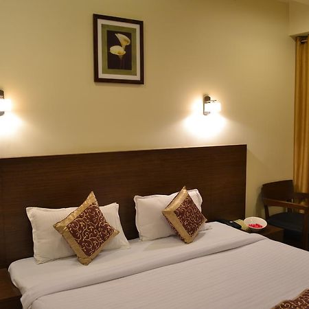 Hotel Adi Nagpur Eksteriør billede