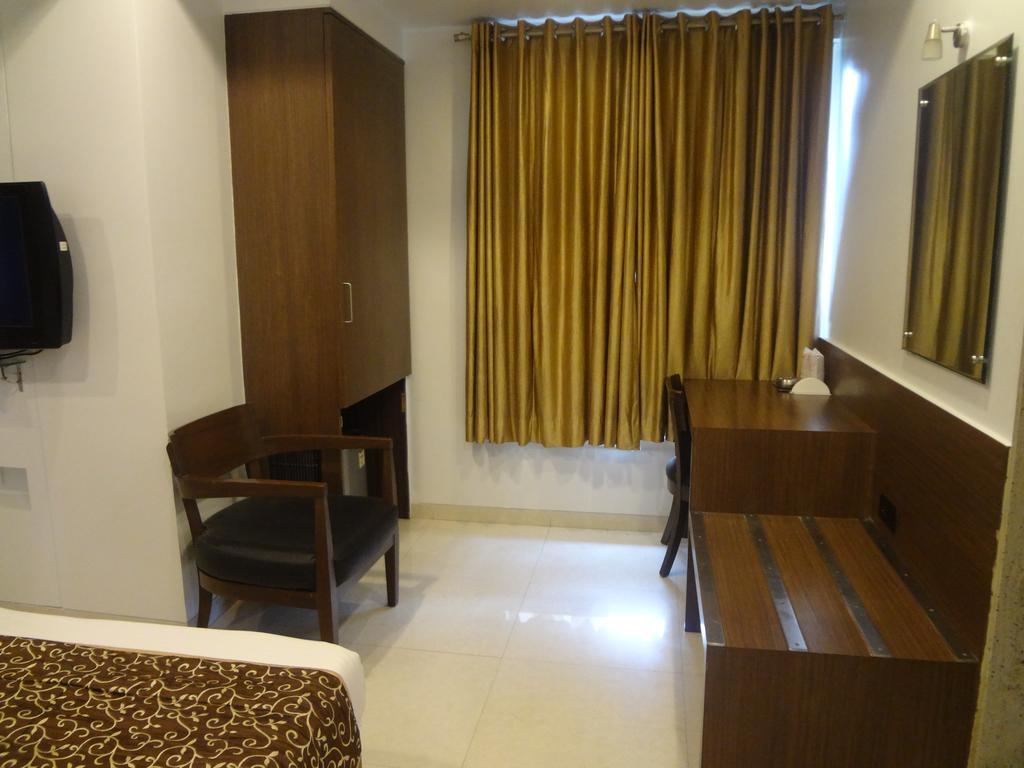 Hotel Adi Nagpur Eksteriør billede