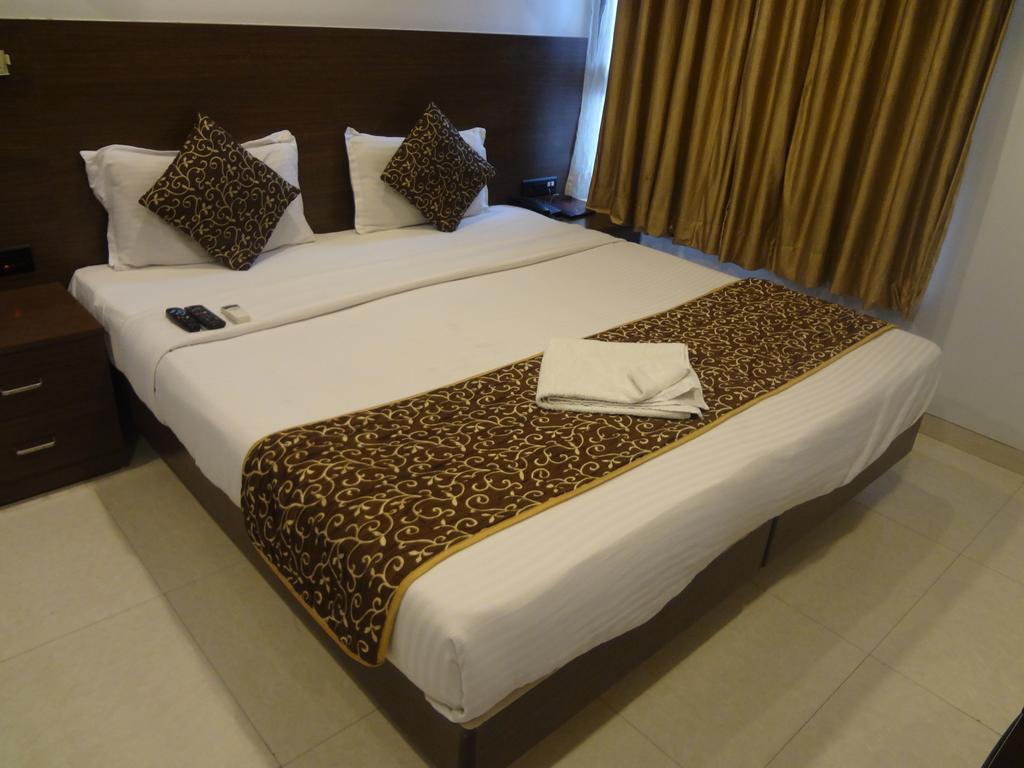 Hotel Adi Nagpur Eksteriør billede
