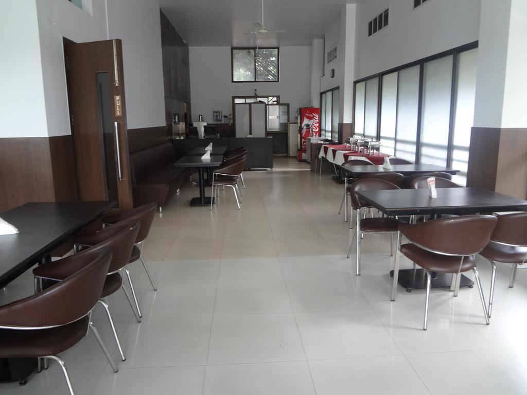 Hotel Adi Nagpur Eksteriør billede