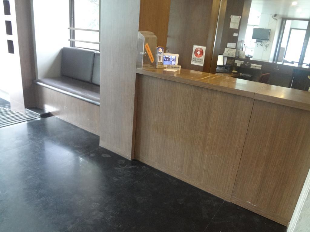 Hotel Adi Nagpur Eksteriør billede