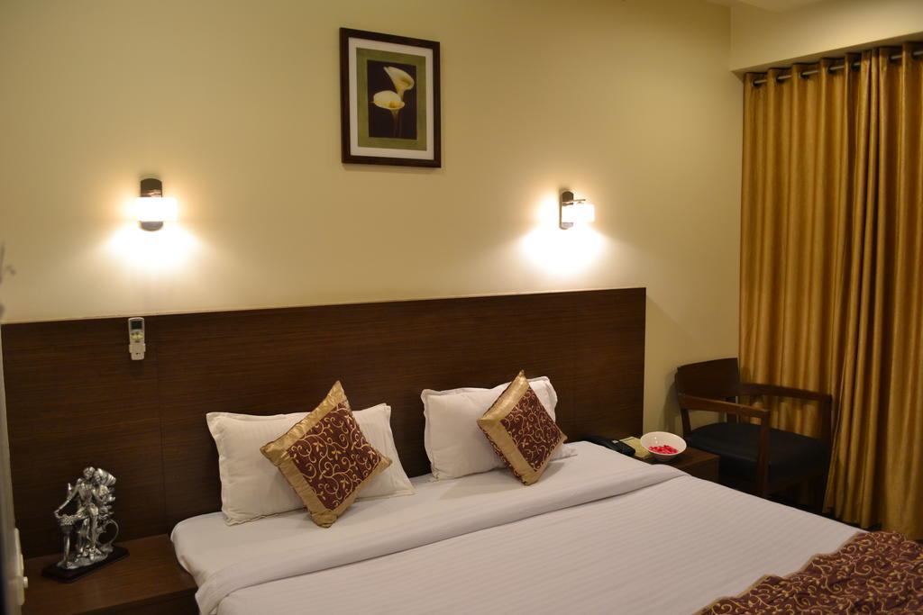 Hotel Adi Nagpur Eksteriør billede