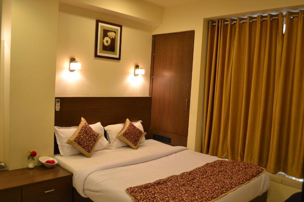 Hotel Adi Nagpur Eksteriør billede