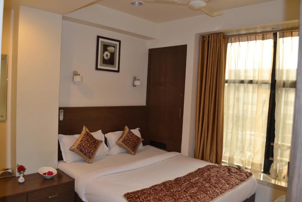 Hotel Adi Nagpur Eksteriør billede
