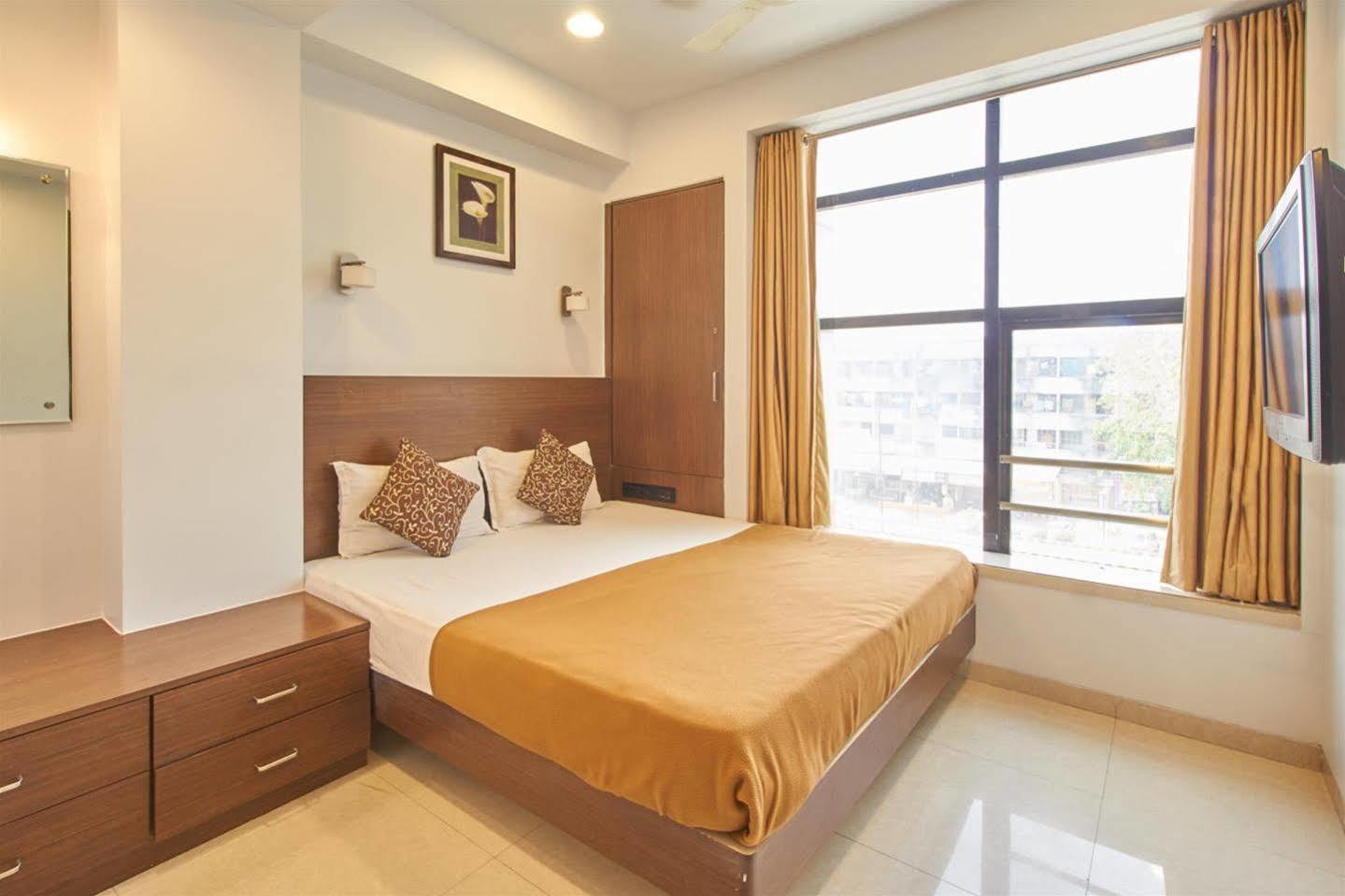Hotel Adi Nagpur Eksteriør billede