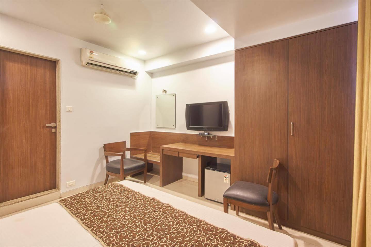 Hotel Adi Nagpur Eksteriør billede