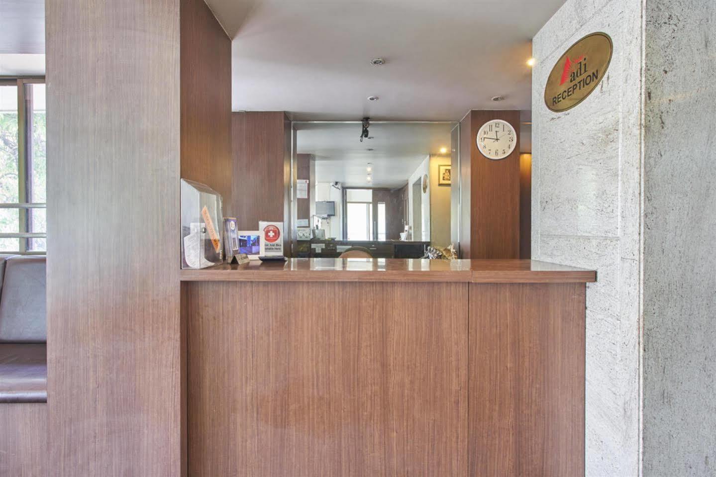 Hotel Adi Nagpur Eksteriør billede